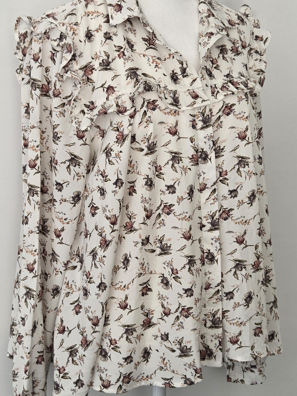 Cream Floral Ruffle Button-Front Blouse - Picture 2 of 5